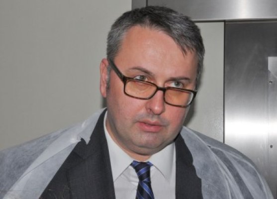 A scăpat ca prin urechile acului. Un vârstnic a fost resuscitat pe holul Judeţeanului